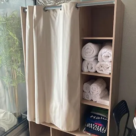 Studio-wifi,draps,clim Fixe,parking Prive 아파트 세테