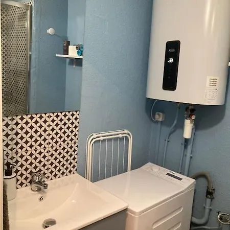 Studio-wifi,draps,clim Fixe,parking Prive